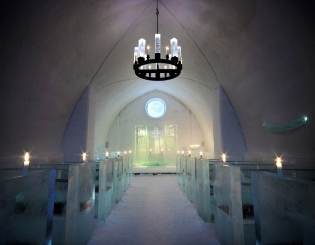 アイスホテルの教会