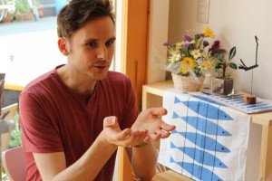 【北欧の音楽ピクニック2012特集〜その4〜】イケメンマスターのスウェーデンカフェ・フォーゲルブロー ヒュゲリなインタビュー