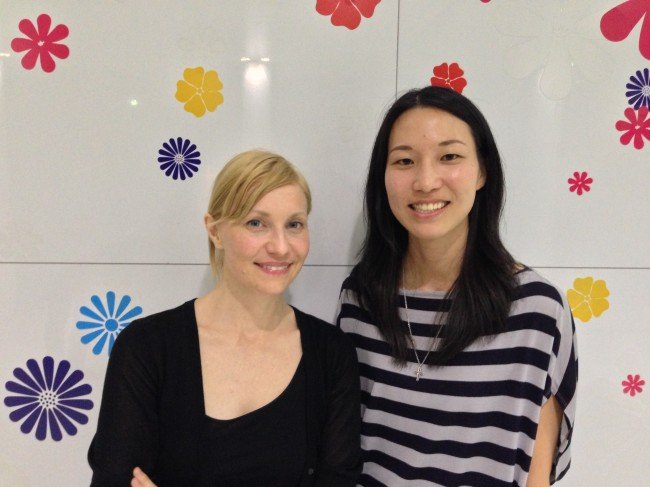 写真:Katie Goes to Tokyoとスウェーデンライターaiko 写真:Katie Goes to Tokyoとスウェーデンライターaiko