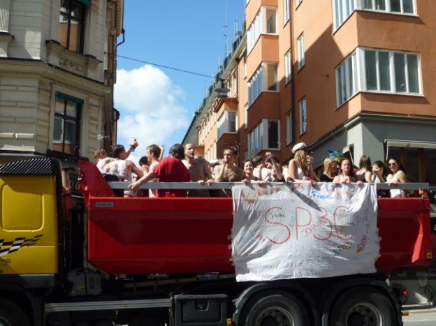 姿が見える前からその歓声が聞こえてきます！