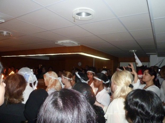 様々な人種が集まるスウェーデン語学校での1枚