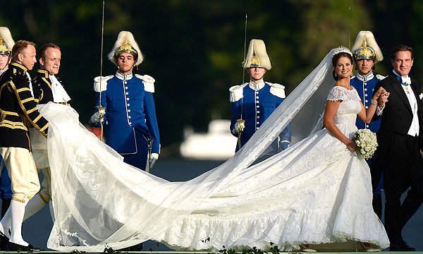 写真：マデレーン王女が船を下りたときの様子