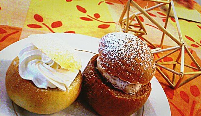 walkingeatingsemla02